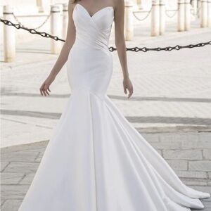 Elegant White Strapless Gown